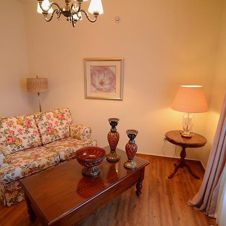 Korina Gallery Hotel Вати Екстериор снимка