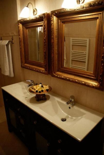 Korina Gallery Hotel Вати Екстериор снимка
