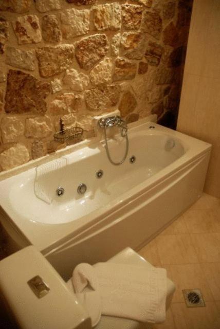Korina Gallery Hotel Вати Екстериор снимка