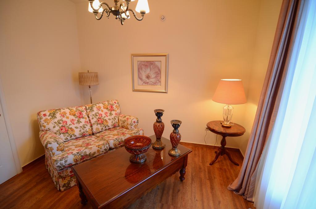 Korina Gallery Hotel Вати Екстериор снимка
