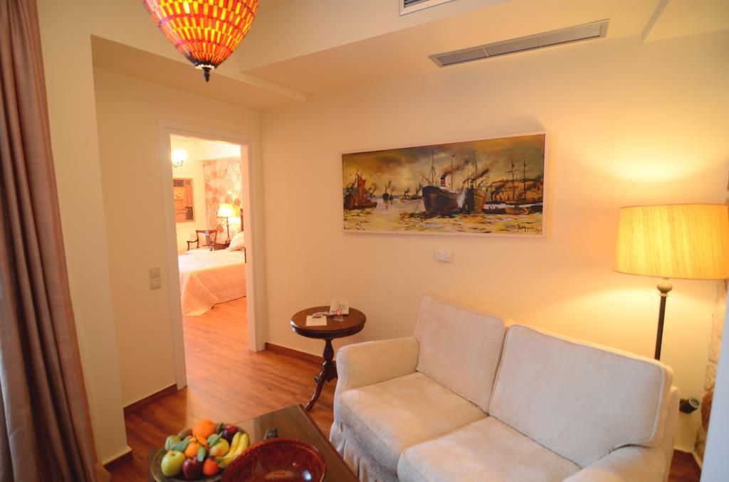 Korina Gallery Hotel Вати Екстериор снимка
