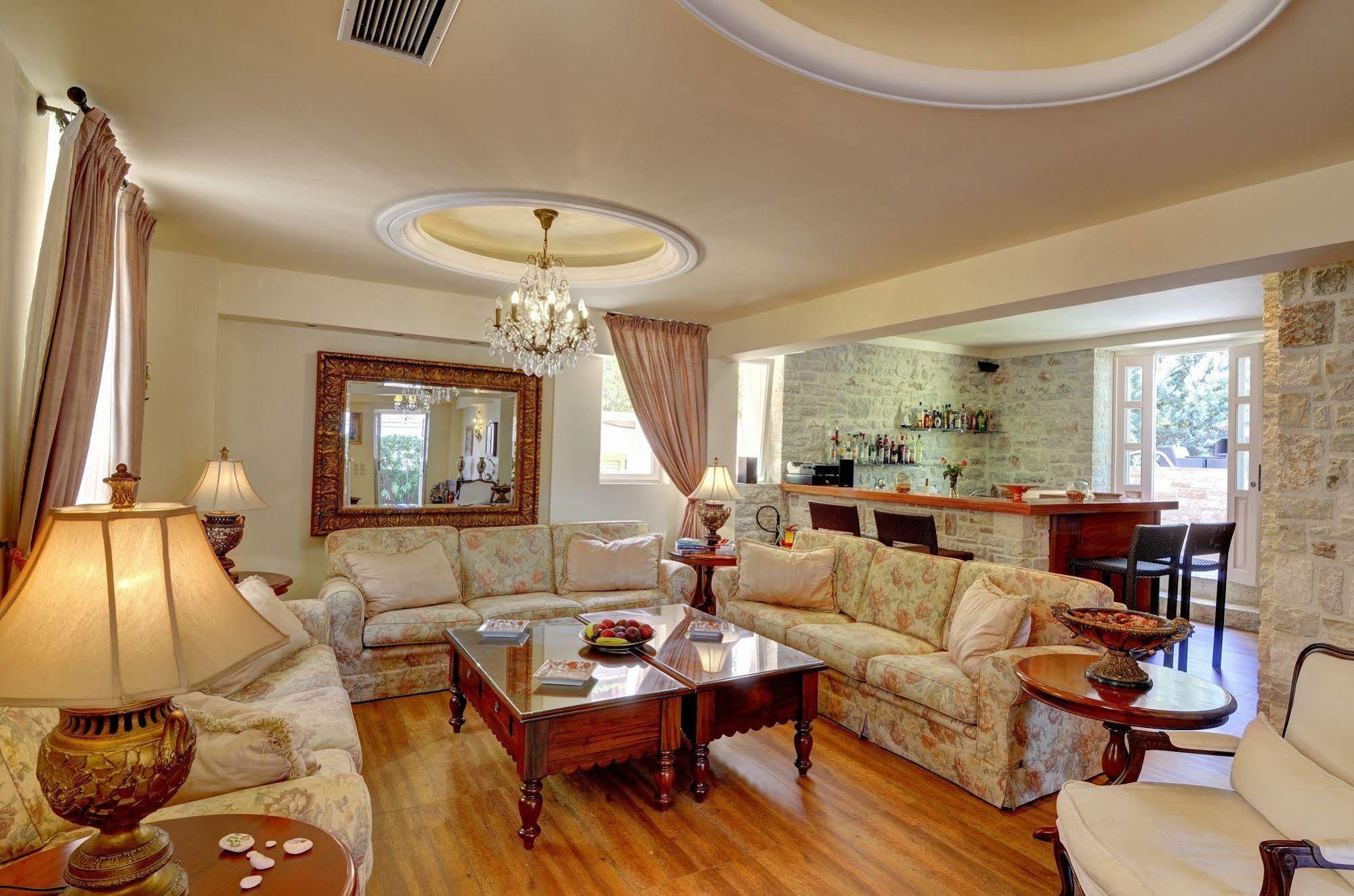 Korina Gallery Hotel Вати Екстериор снимка